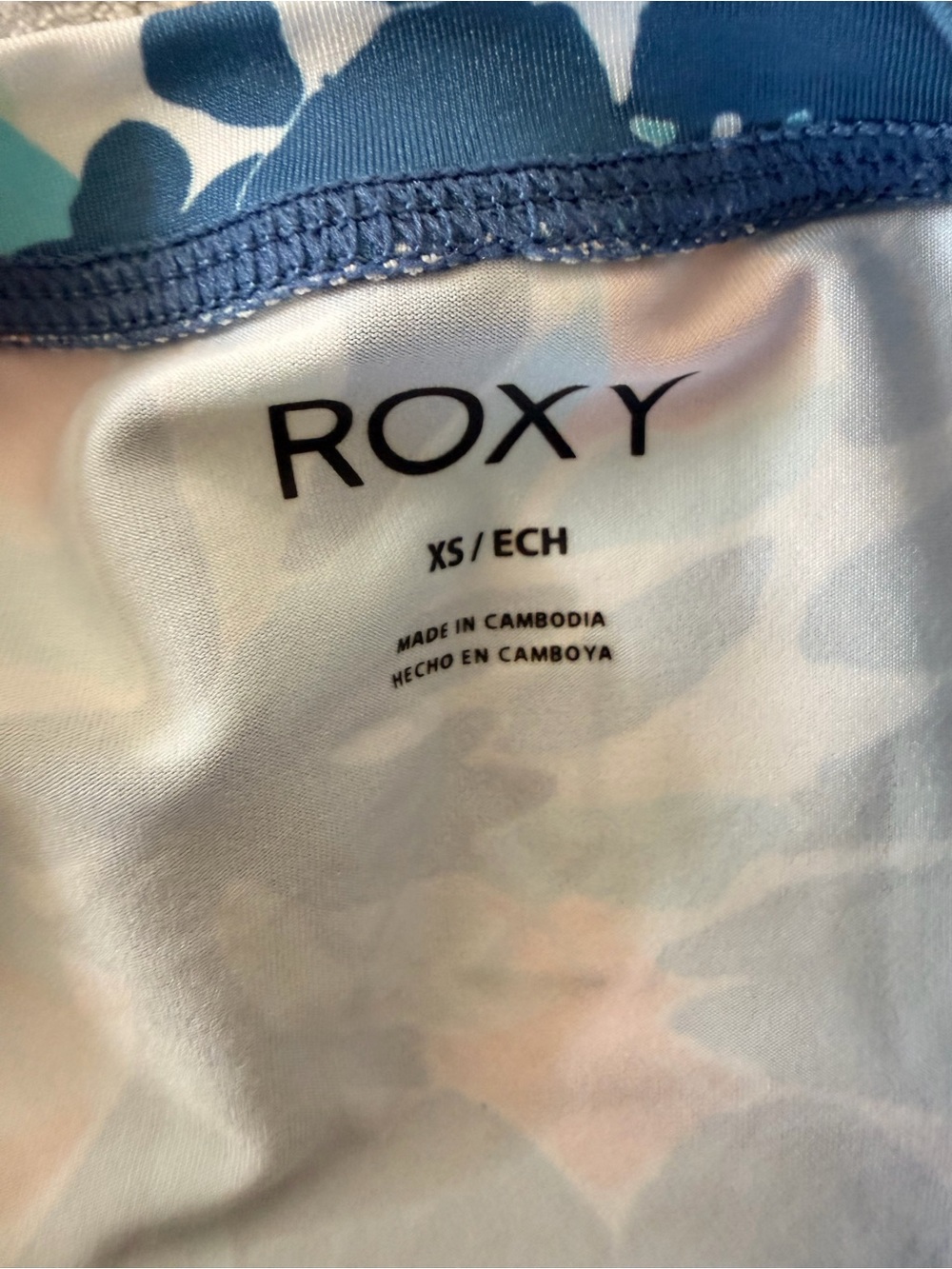 New Roxy rash guard - Picture 2 of 2